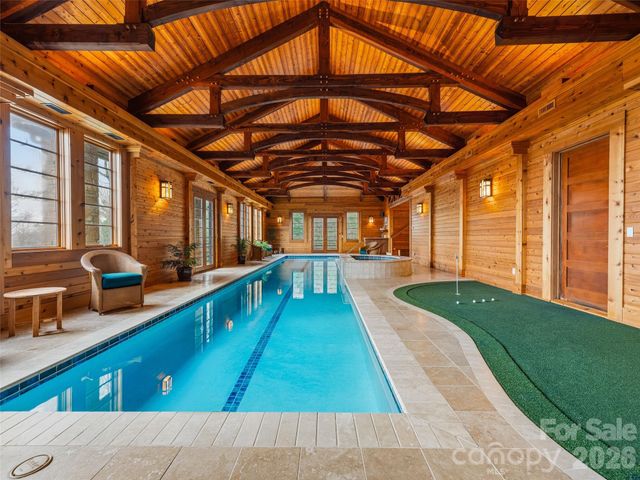1000 McFarlane Way, Hendersonville, NC 28739