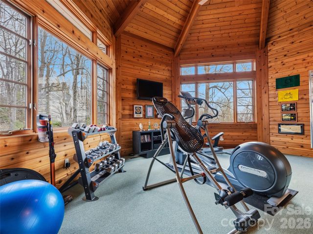 1000 McFarlane Way, Hendersonville, NC 28739