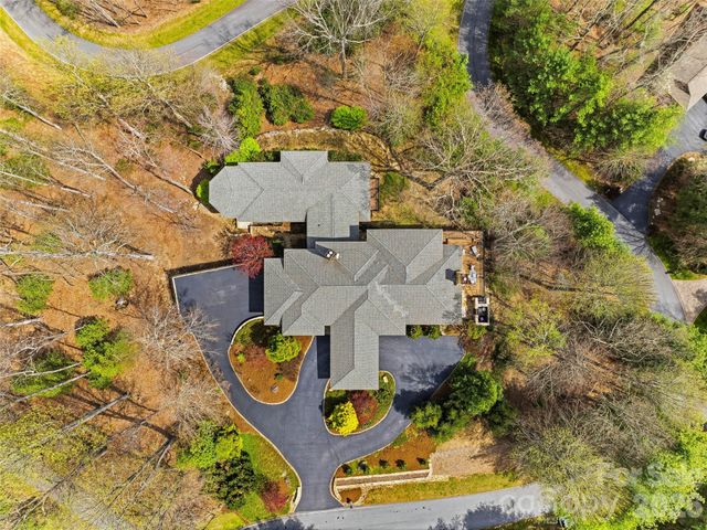 1000 McFarlane Way, Hendersonville, NC 28739