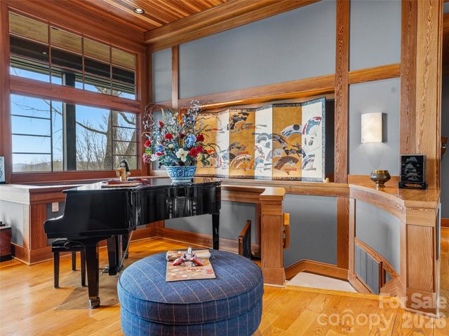 1000 McFarlane Way, Hendersonville, NC 28739