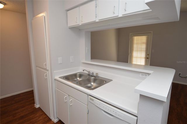 8625 MALLARD RESERVE DRIVE 201, Tampa, FL 33614