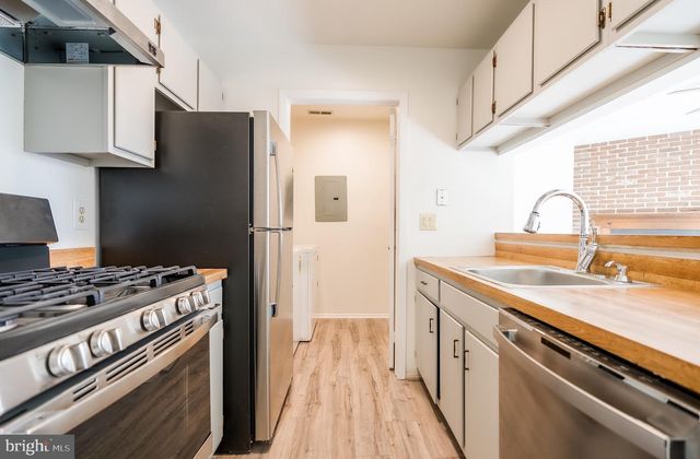 1810 WOODHOLLOW DR, Marlton, NJ 08053