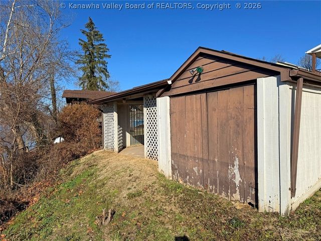 2211 W Virginia Avenue, Dunbar, WV 25064