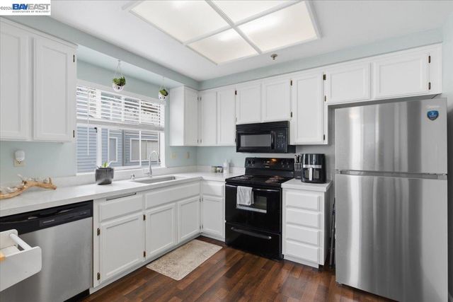 25525 Southwick Dr 110, Hayward, CA 94544