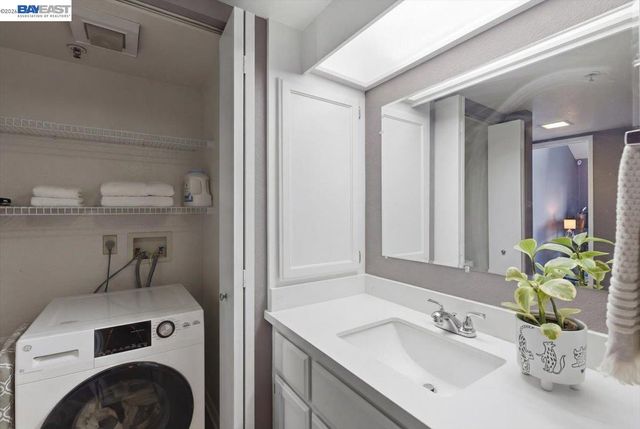 25525 Southwick Dr 110, Hayward, CA 94544