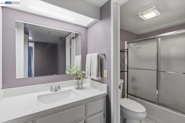 25525 Southwick Dr 110, Hayward, CA 94544