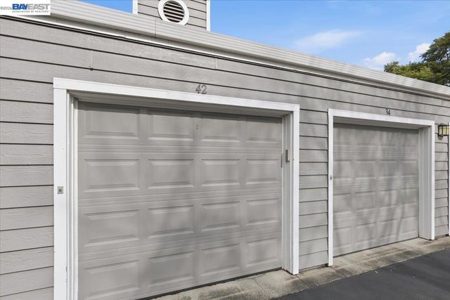 25525 Southwick Dr 110, Hayward, CA 94544