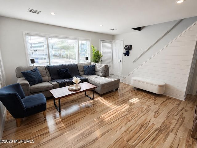22 Woodhaven Road, Toms River, NJ 08753