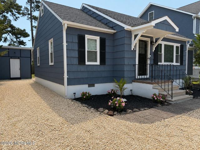 22 Woodhaven Road, Toms River, NJ 08753