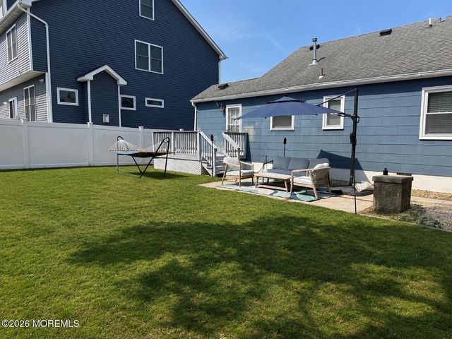 22 Woodhaven Road, Toms River, NJ 08753