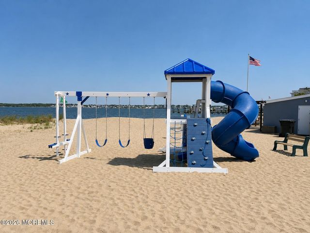 22 Woodhaven Road, Toms River, NJ 08753