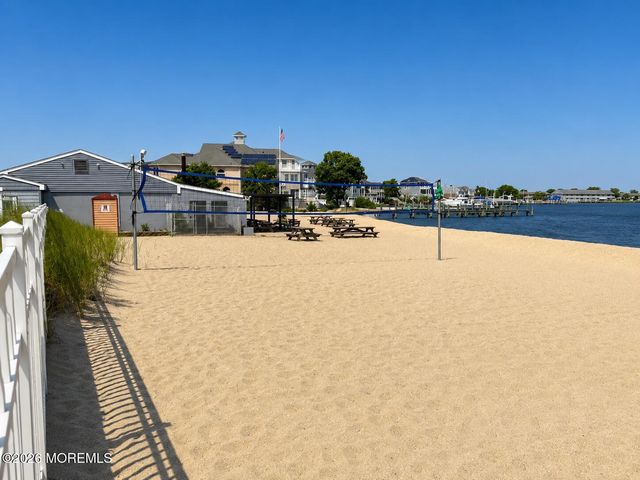 22 Woodhaven Road, Toms River, NJ 08753