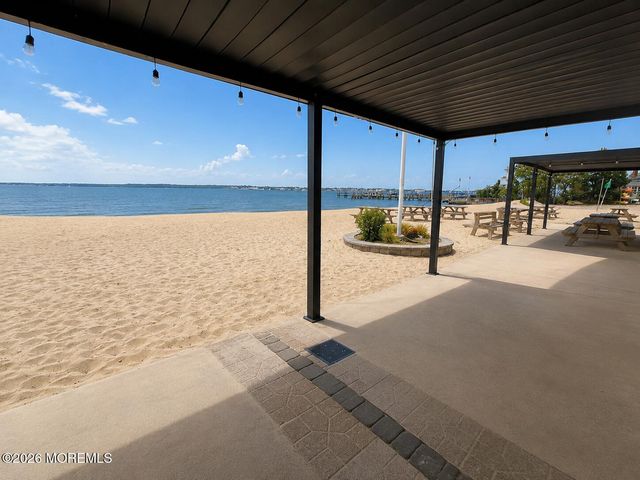 22 Woodhaven Road, Toms River, NJ 08753
