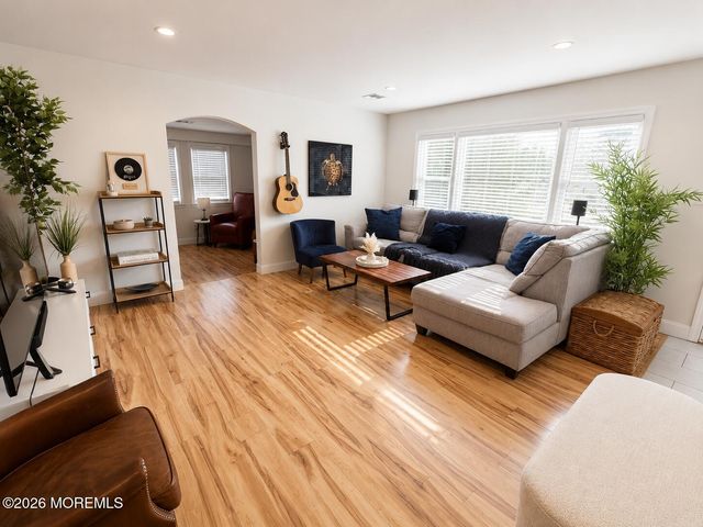 22 Woodhaven Road, Toms River, NJ 08753