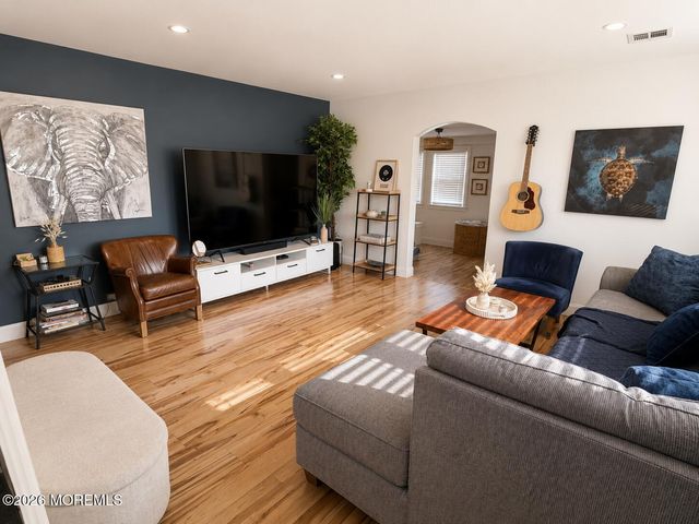 22 Woodhaven Road, Toms River, NJ 08753