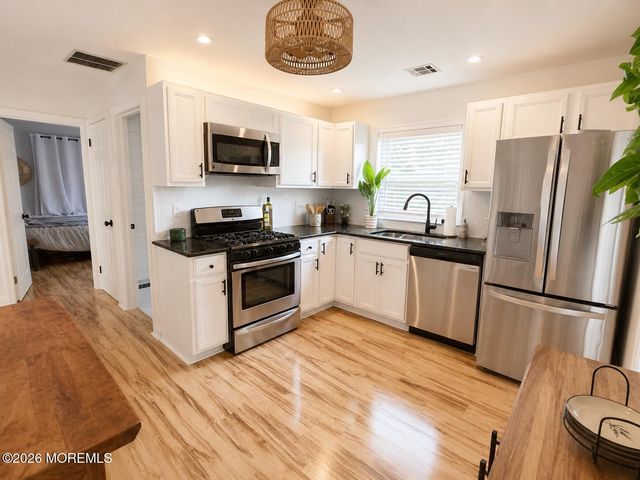 22 Woodhaven Road, Toms River, NJ 08753