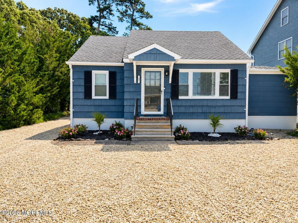 22 Woodhaven Road, Toms River, NJ 08753