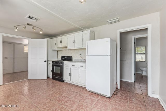 5812 W GARDENIA Avenue, Glendale, AZ 85301