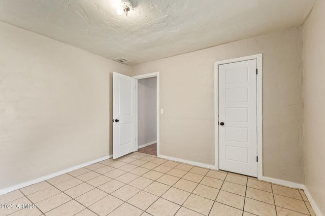 5812 W GARDENIA Avenue, Glendale, AZ 85301