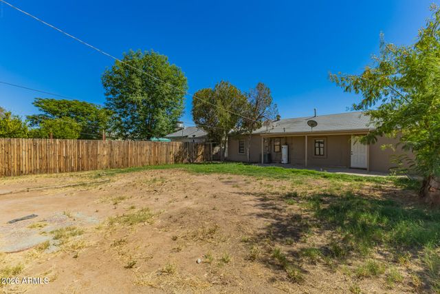 5812 W GARDENIA Avenue, Glendale, AZ 85301