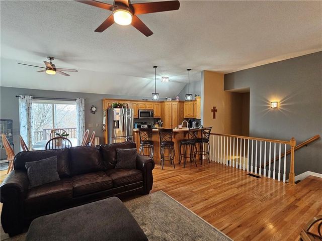 211 Essex Drive, Smithville, MO 64089