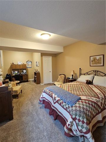 211 Essex Drive, Smithville, MO 64089