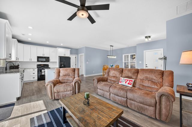 705 N Sobota Way, Trafalgar, IN 46181