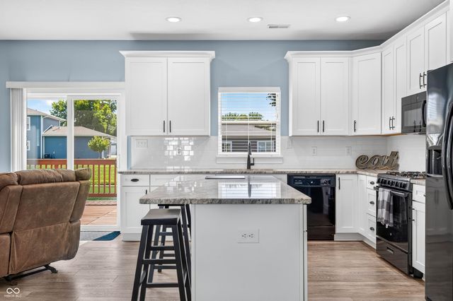 705 N Sobota Way, Trafalgar, IN 46181