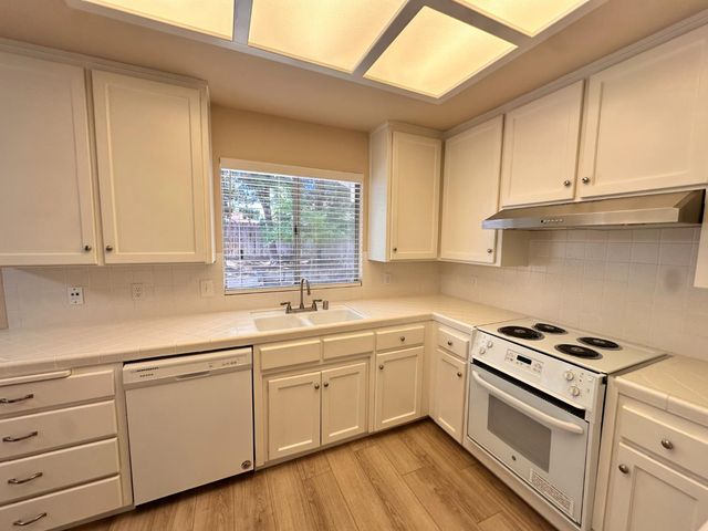5201 W Magill Avenue, Fresno, CA 93722
