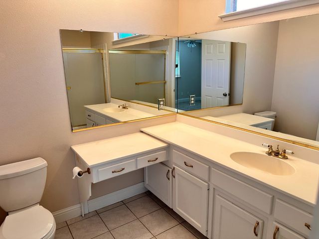 5201 W Magill Avenue, Fresno, CA 93722