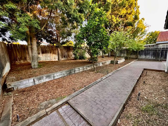 5201 W Magill Avenue, Fresno, CA 93722