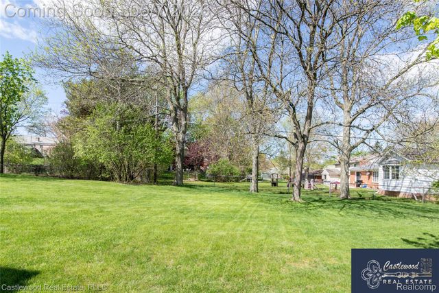 12858 Croftshire Drive, Grand Blanc, MI 48439