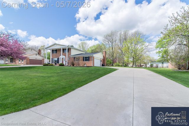 12858 Croftshire Drive, Grand Blanc, MI 48439