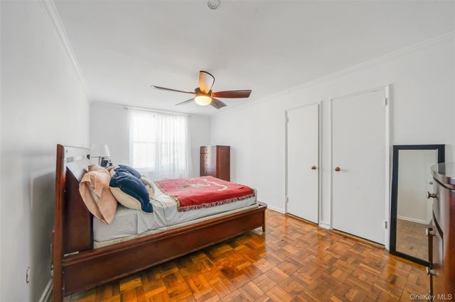 60 Hempstead Avenue 1O, Lynbrook, NY 11563