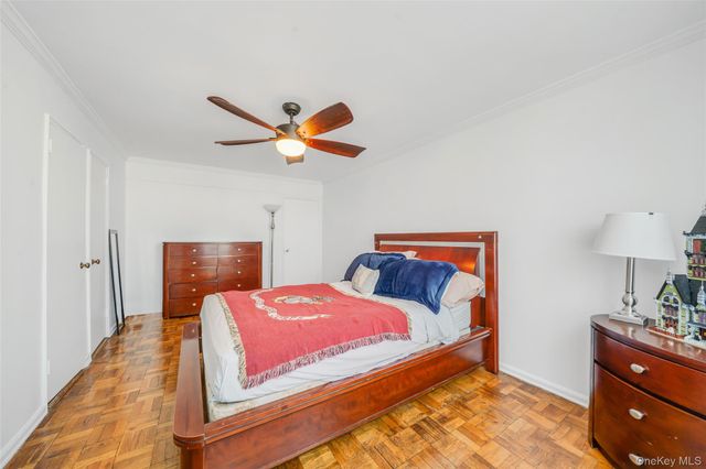 60 Hempstead Avenue 1O, Lynbrook, NY 11563