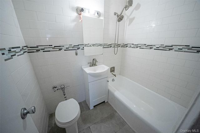 60 Hempstead Avenue 1O, Lynbrook, NY 11563