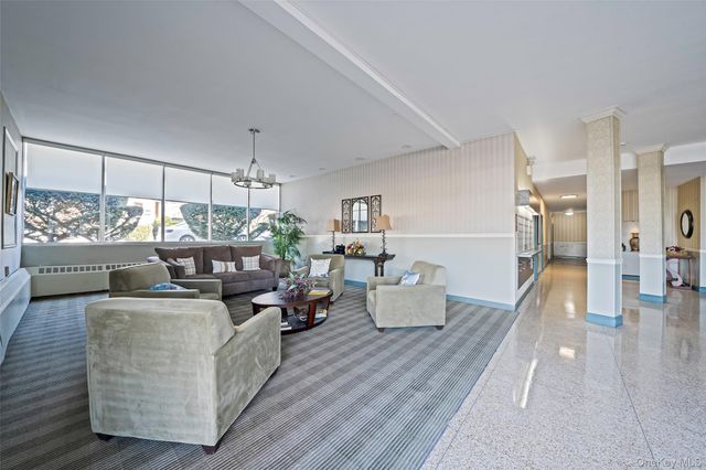 60 Hempstead Avenue 1O, Lynbrook, NY 11563