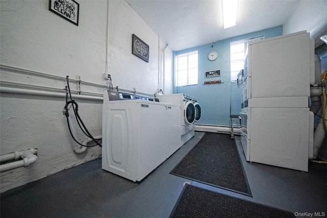 60 Hempstead Avenue 1O, Lynbrook, NY 11563