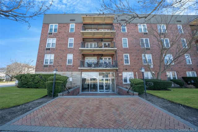60 Hempstead Avenue 1O, Lynbrook, NY 11563