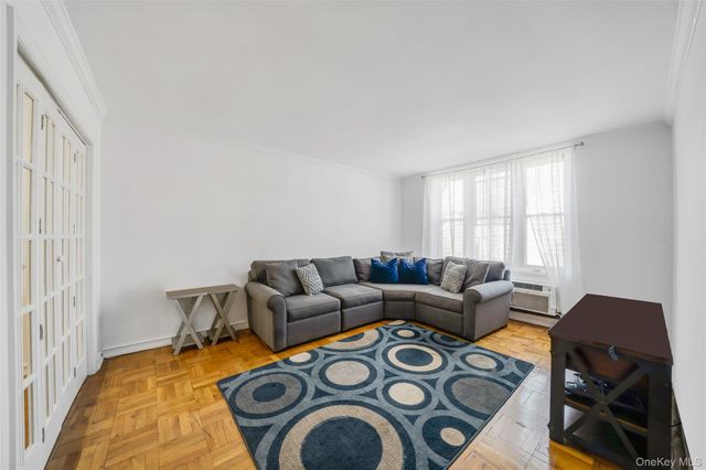 60 Hempstead Avenue 1O, Lynbrook, NY 11563