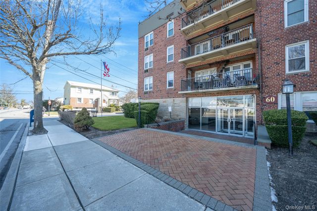 60 Hempstead Avenue 1O, Lynbrook, NY 11563