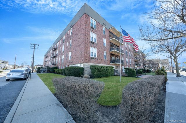 60 Hempstead Avenue 1O, Lynbrook, NY 11563