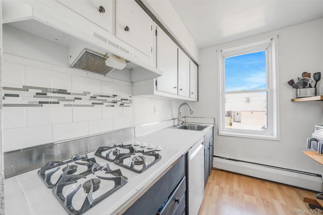 60 Hempstead Avenue 1O, Lynbrook, NY 11563