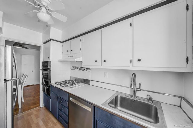 60 Hempstead Avenue 1O, Lynbrook, NY 11563