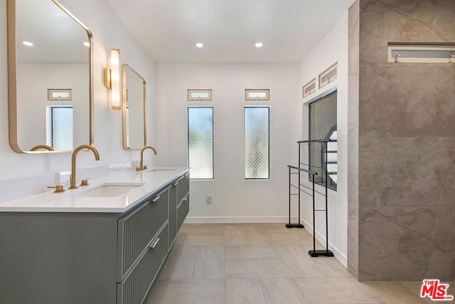 5311 Shenandoah Avenue, Los Angeles, CA 90056