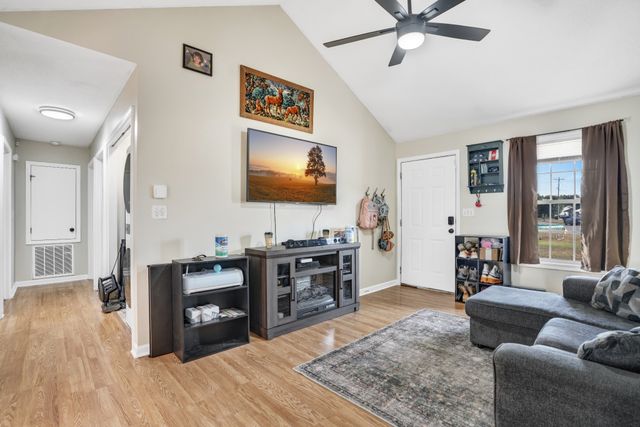 1005 Winesap Rd, Clarksville, TN 37040