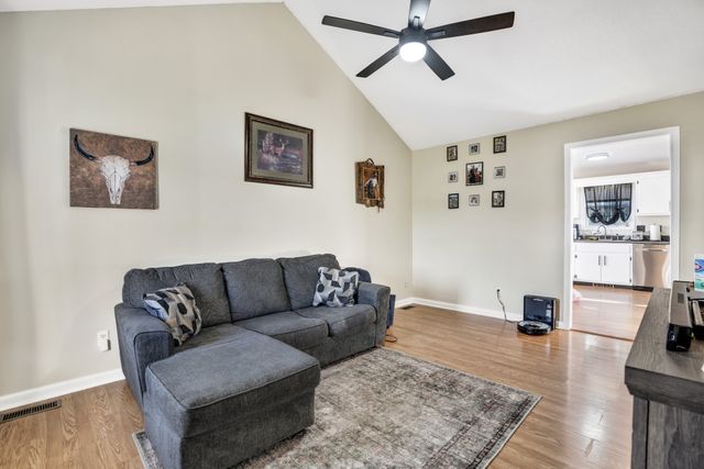 1005 Winesap Rd, Clarksville, TN 37040