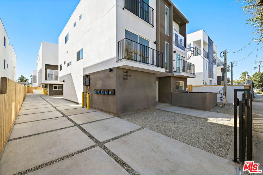 5651 Case Avenue, North Hollywood, CA 91601 — exterior