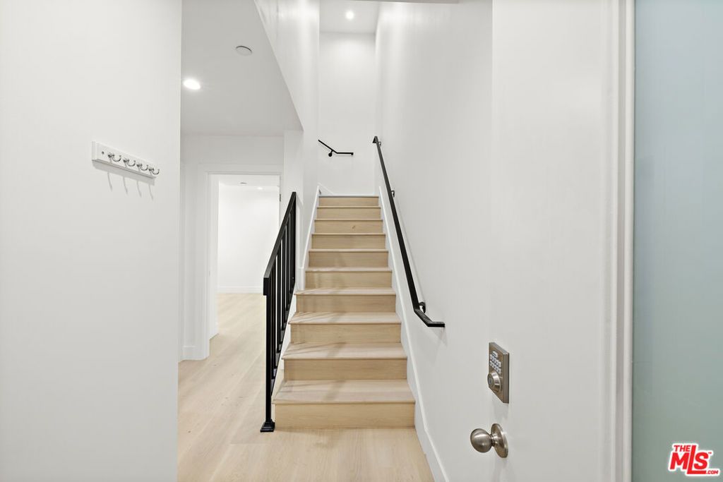 5651 Case Avenue, North Hollywood, CA 91601 — photo 2