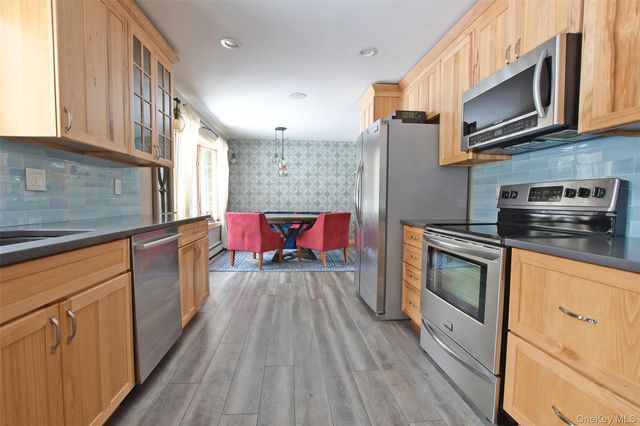 11 Reynolds Road, Shoreham, NY 11786